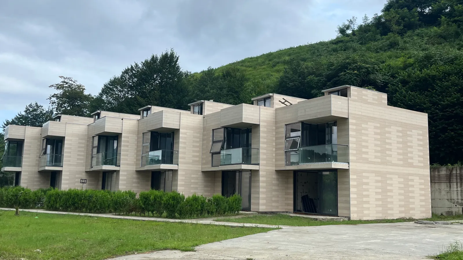 სახლი, 3-ოთახიანი, 190 მ², Riverside Home