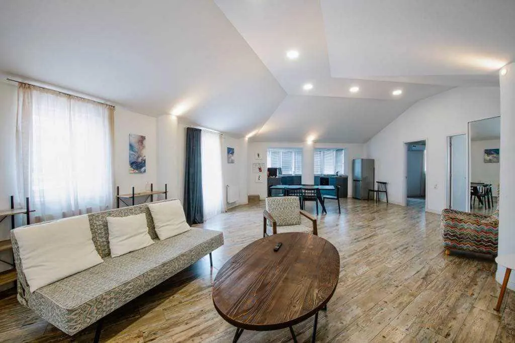 Квартира, 3-комн., 160 м²
