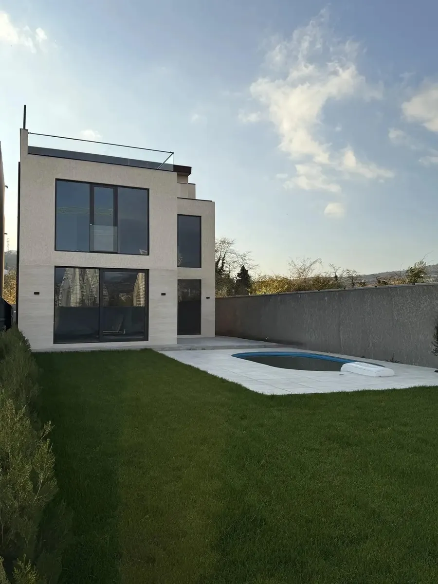House, 7-room, 424 m²