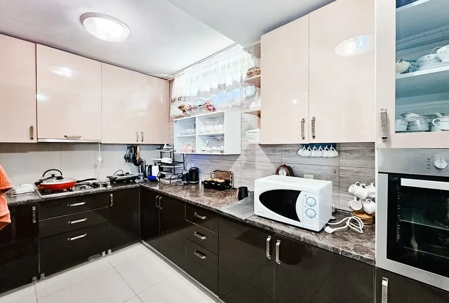 Дом, 3-комн., 200 м²