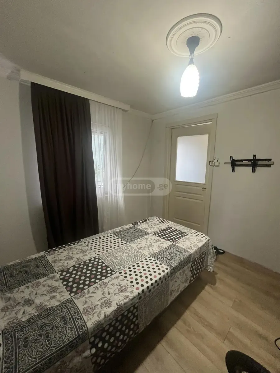 House, 4-room, 80 m²