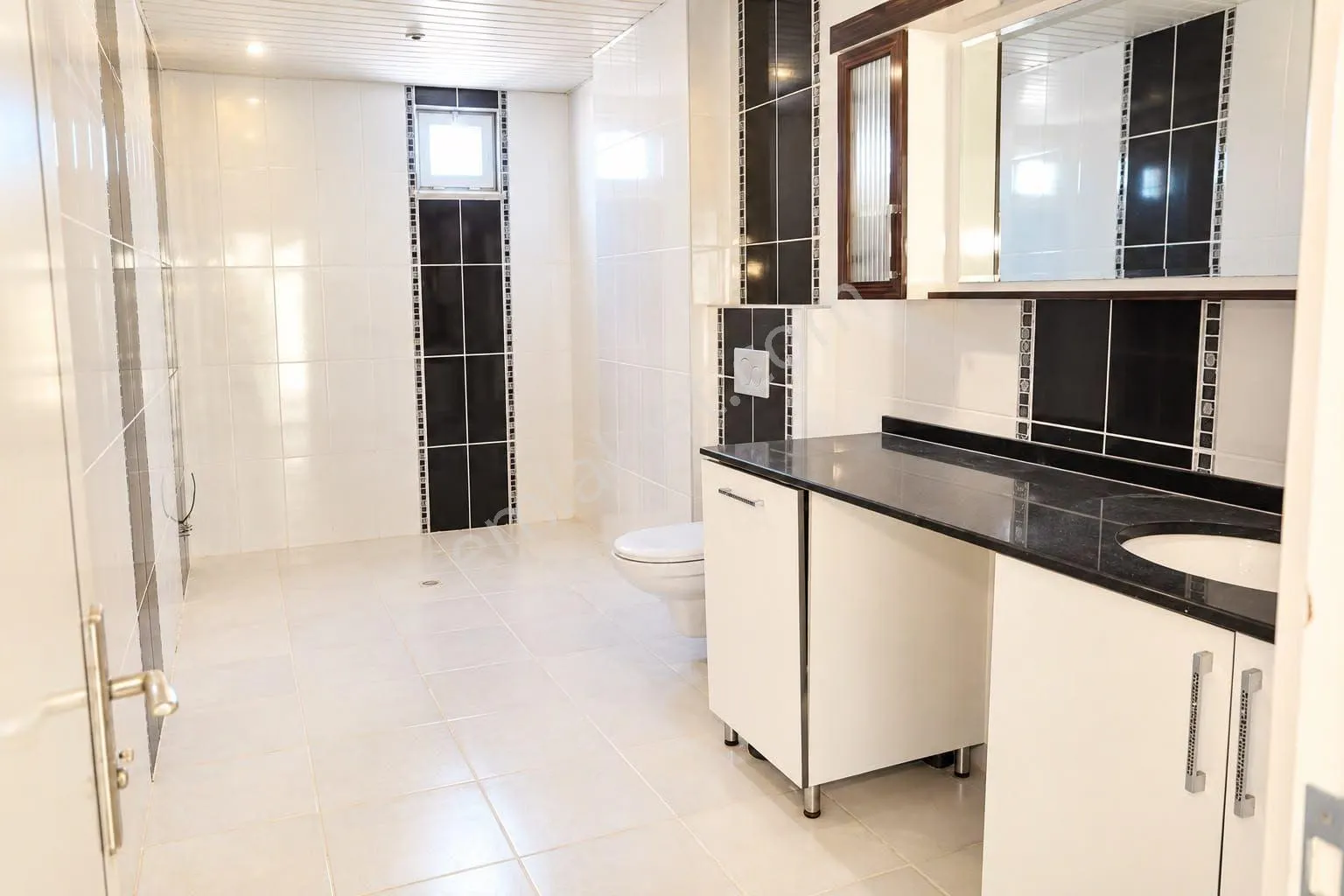 Apartment, 8-room, 290 m²