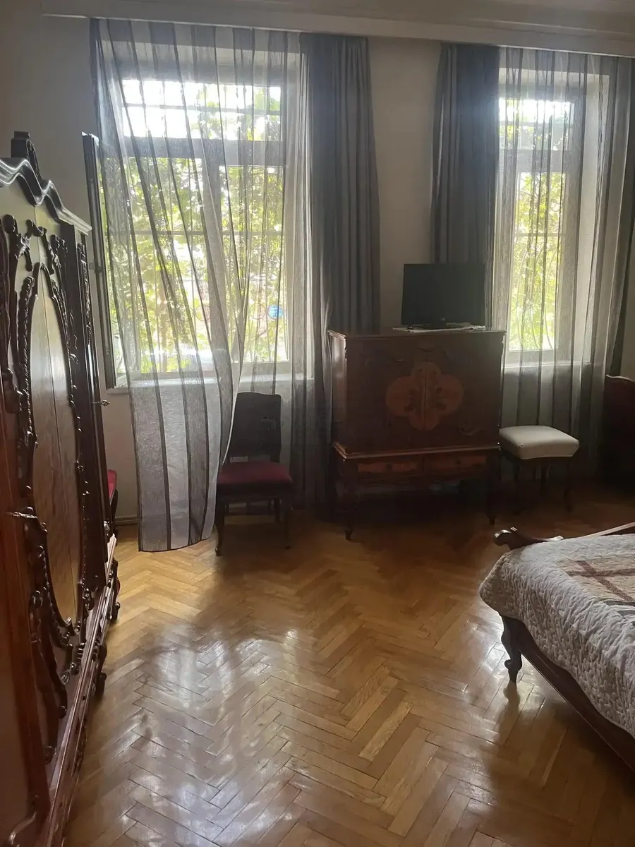 Дом, 10-комн., 310 м²