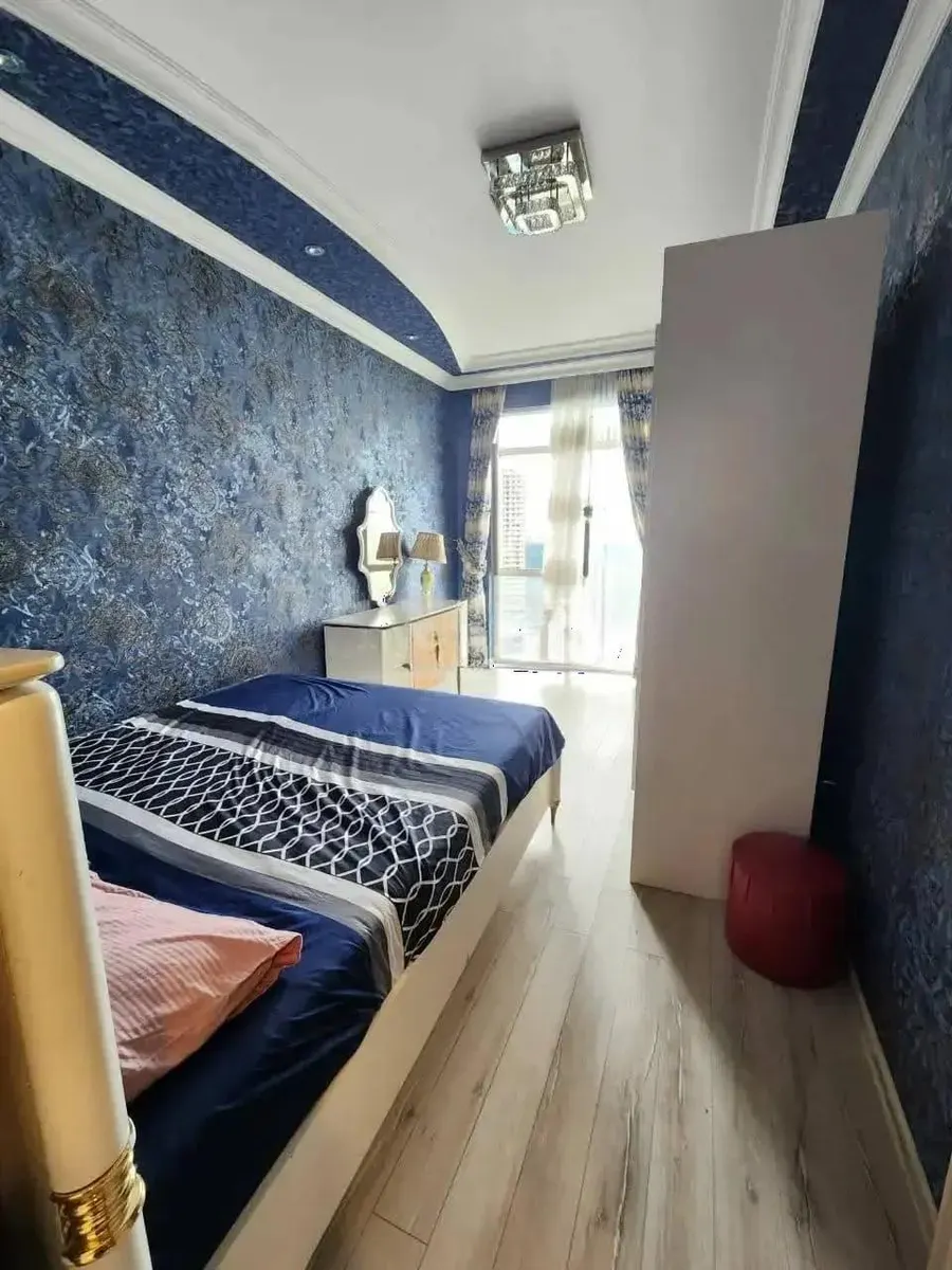 Квартира, 3-комн., 100 м²