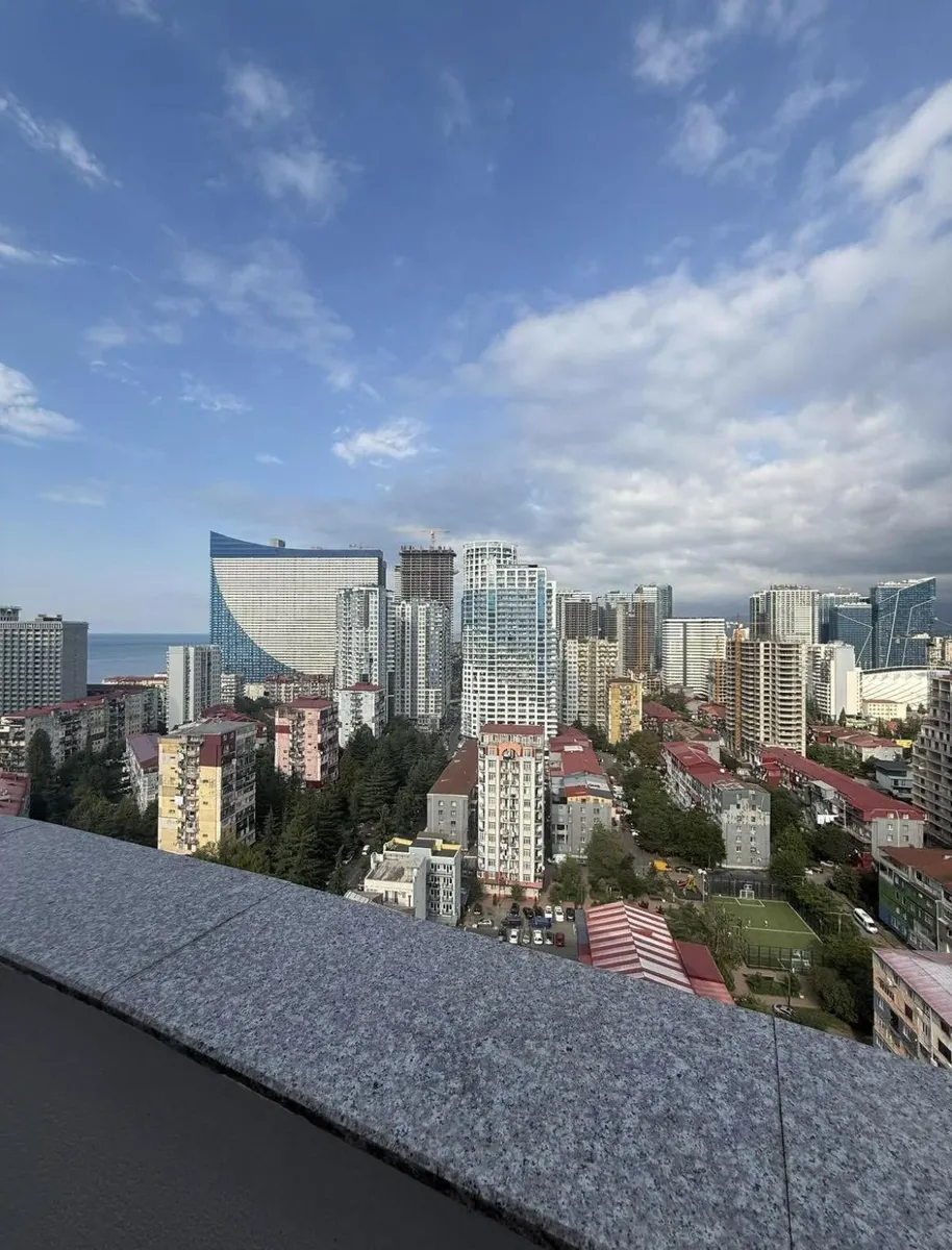 Квартира, 3-комн., 96 м², Mega City
