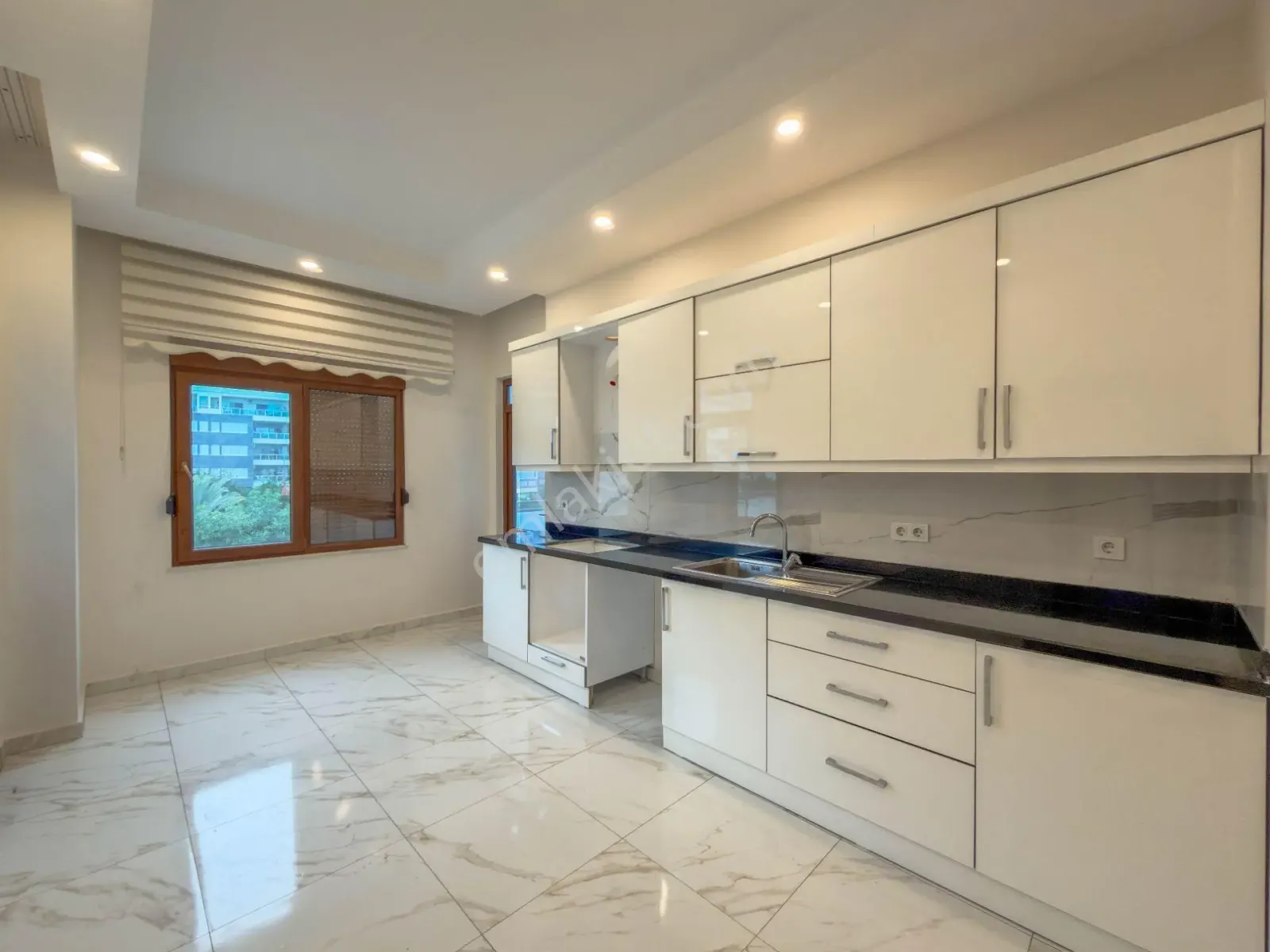 Apartment, 5-room, 182 m²
