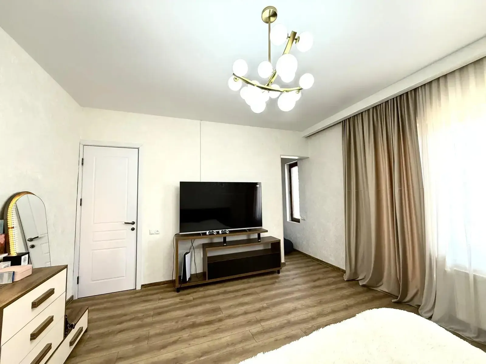Дом, 7-комн., 210 м²
