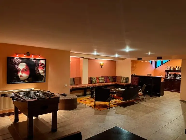 Дом, 9-комн., 550 м²