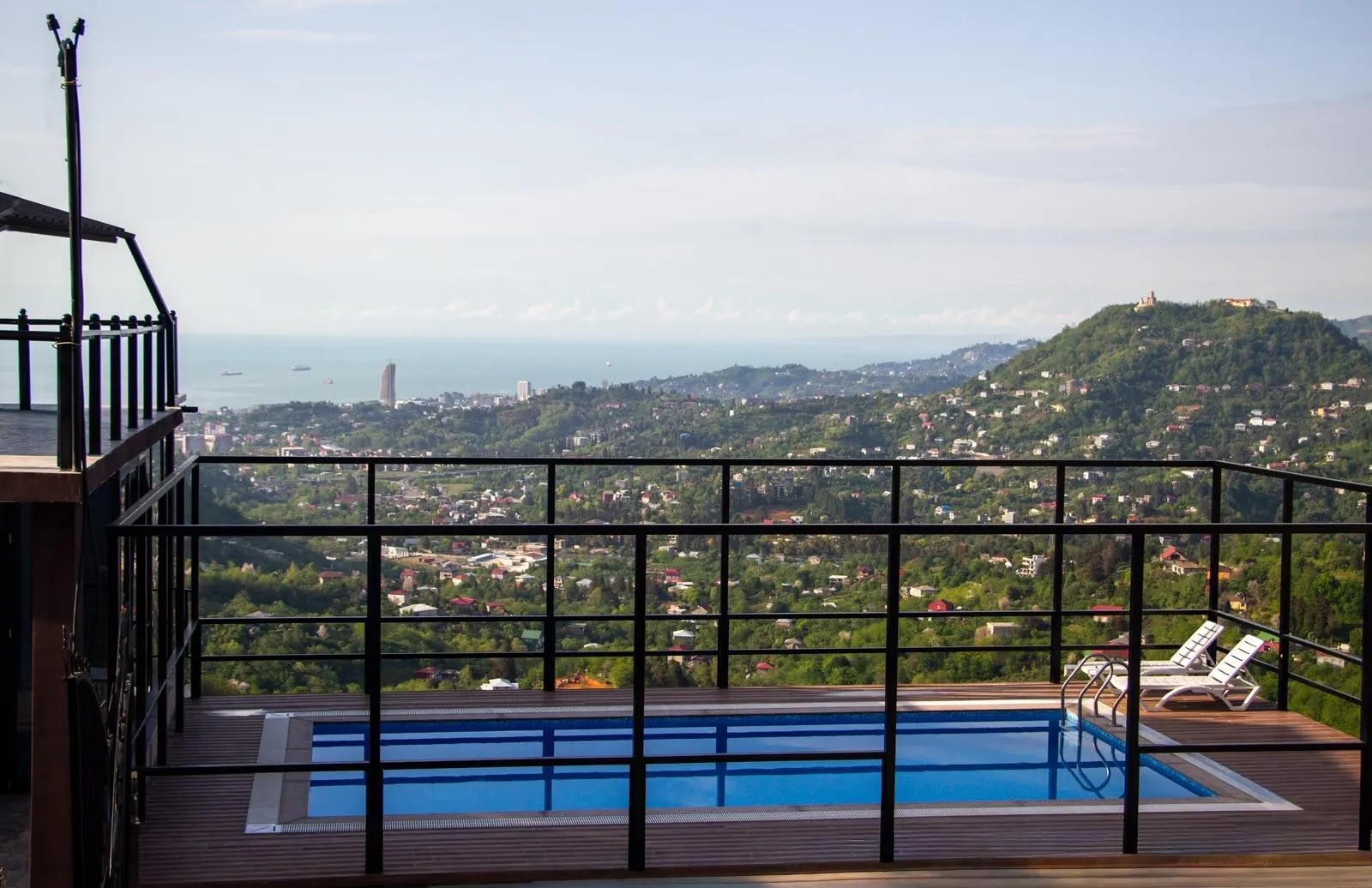 House, 7-room, 200 m²