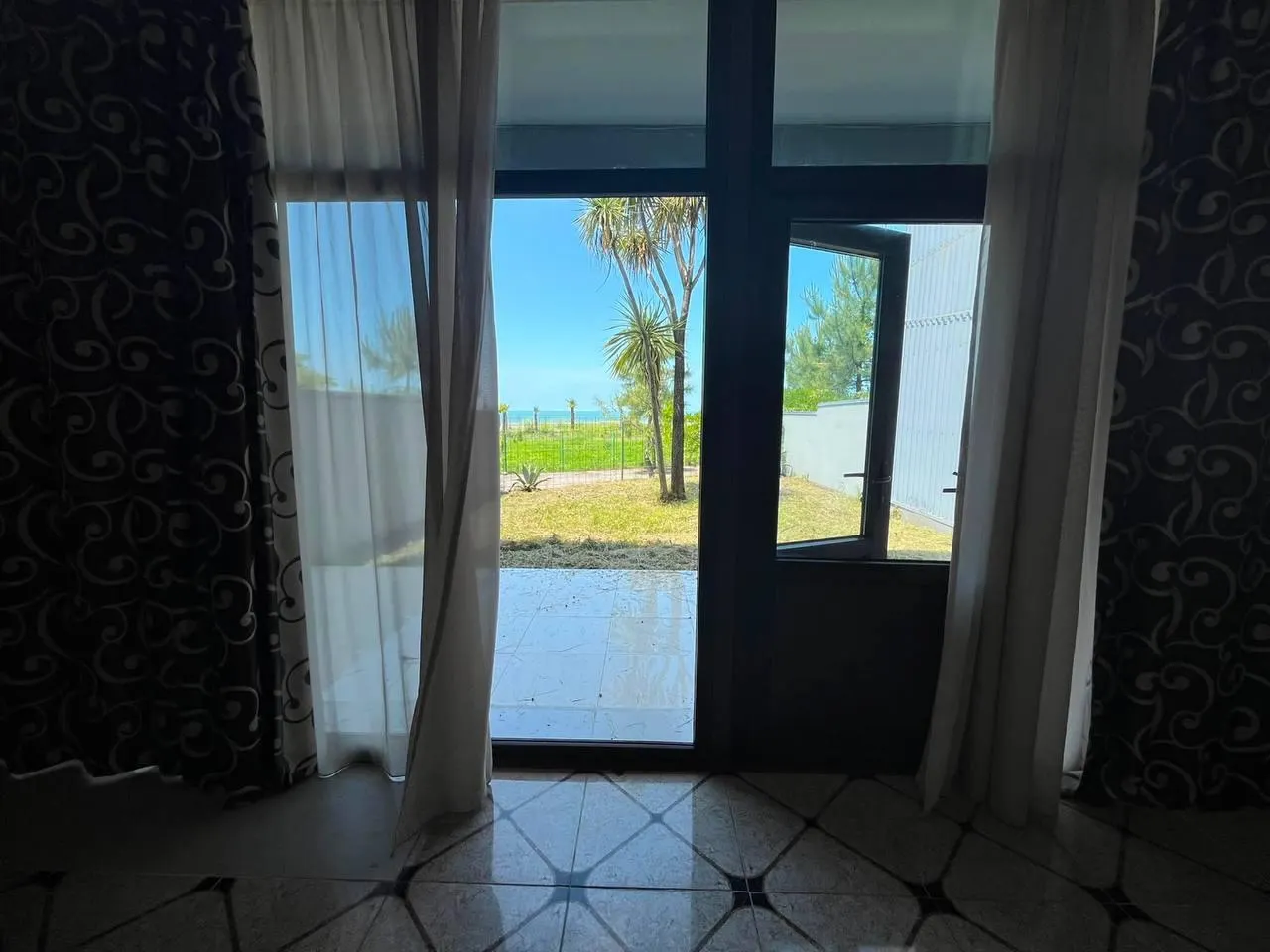 House, 4-room, 200 m²