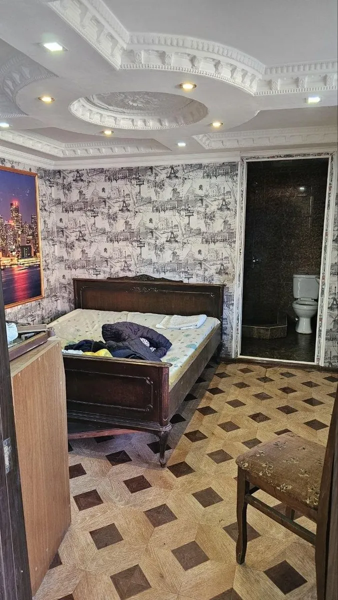 House, 6-room, 250 m²