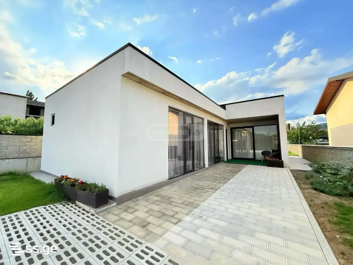 Дом, 3-комн., 600 м²