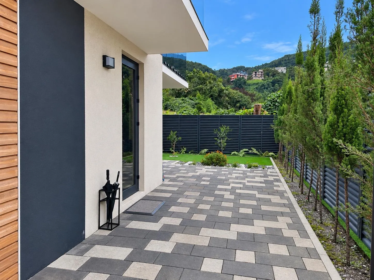 House, 5-room, 217 m²
