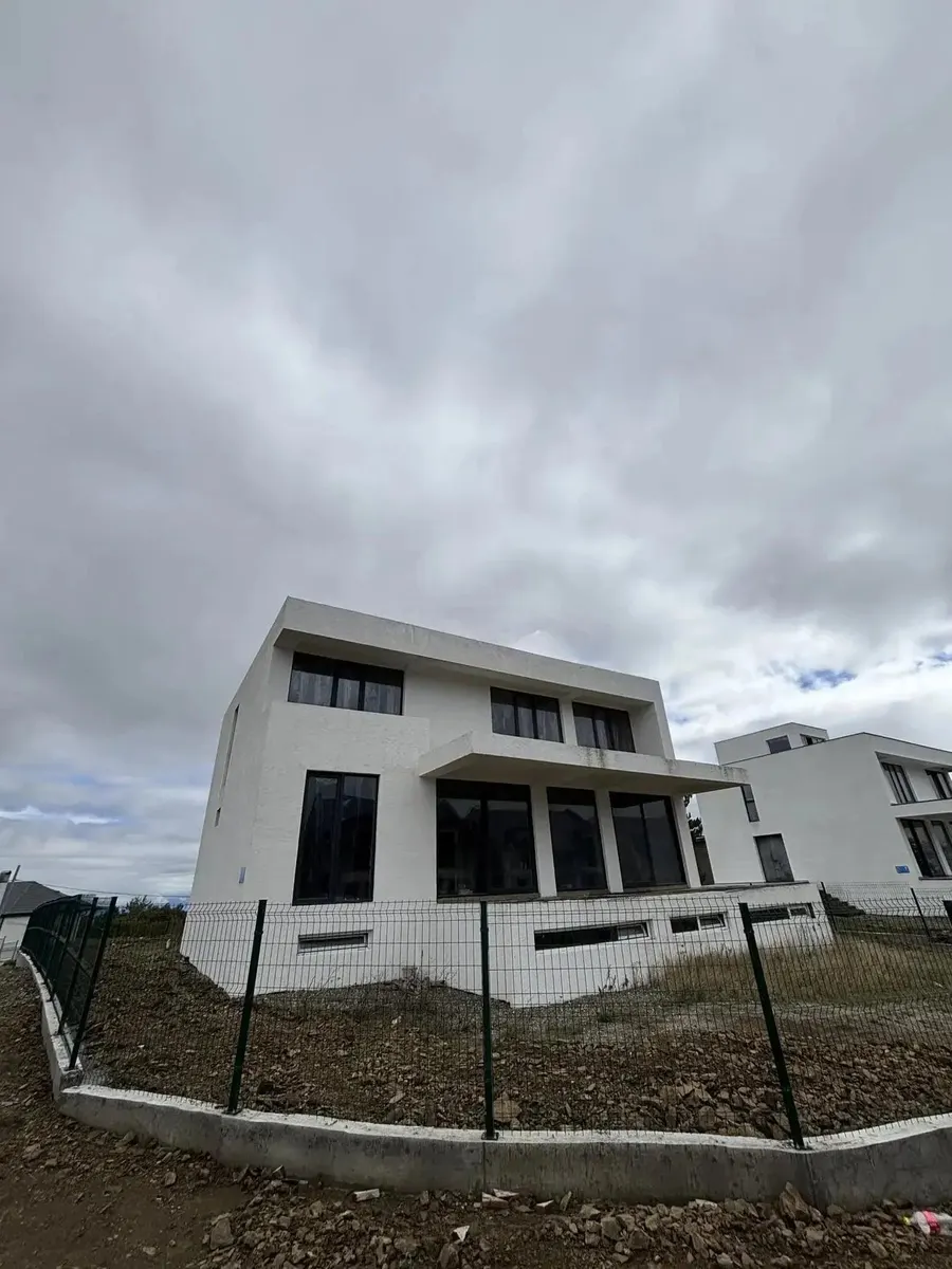 Дом, 6-комн., 400 м²