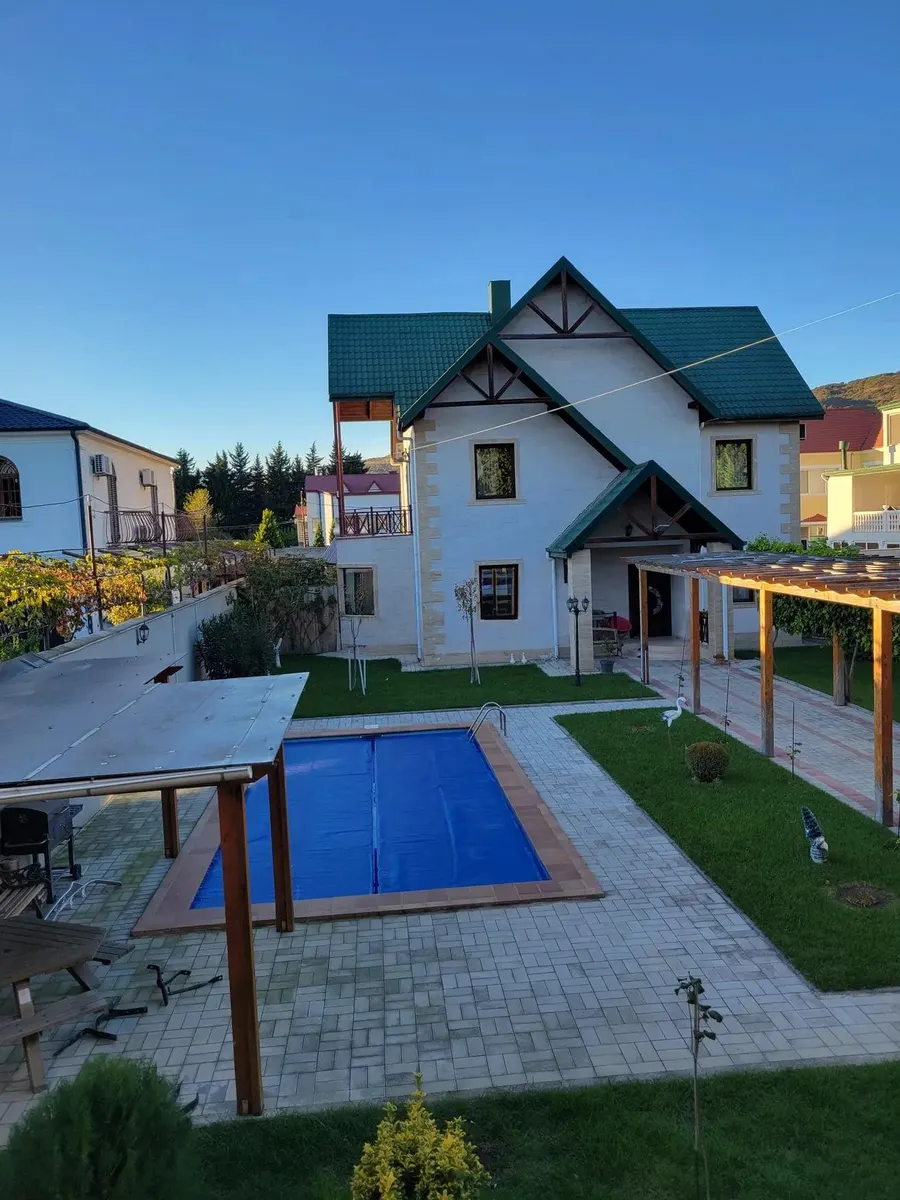 House, 8-room, 300 m²