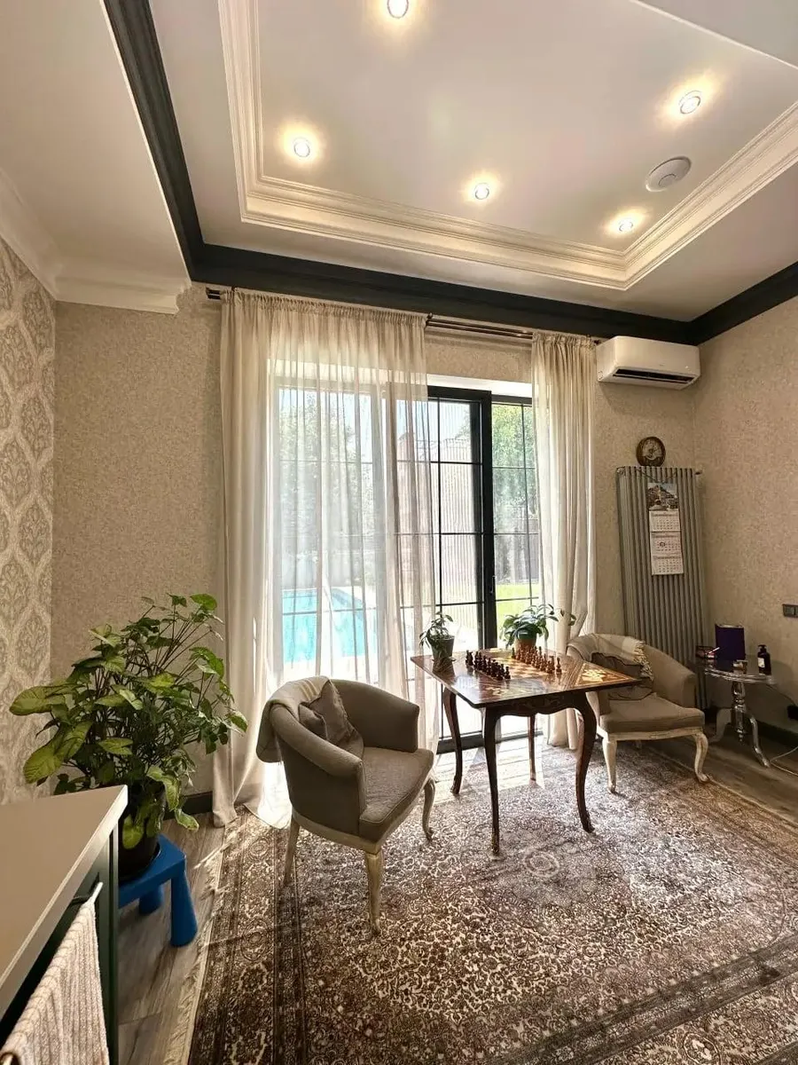 House, 7-room, 384 m²