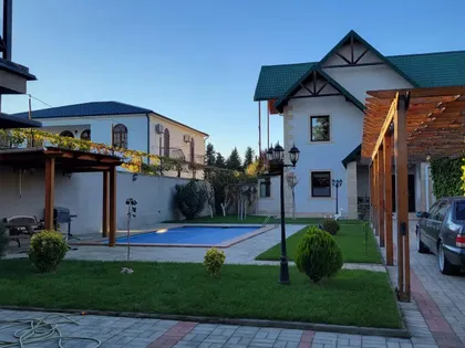 House, 8-room, 300 m²