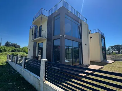 House, 5-room, 185 m²