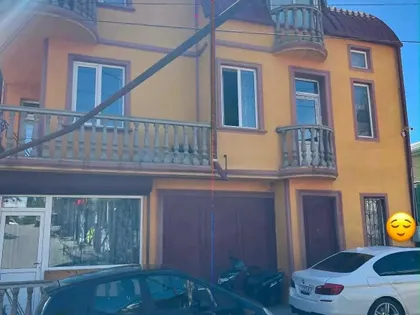 Дом, 10-комн., 305 м²