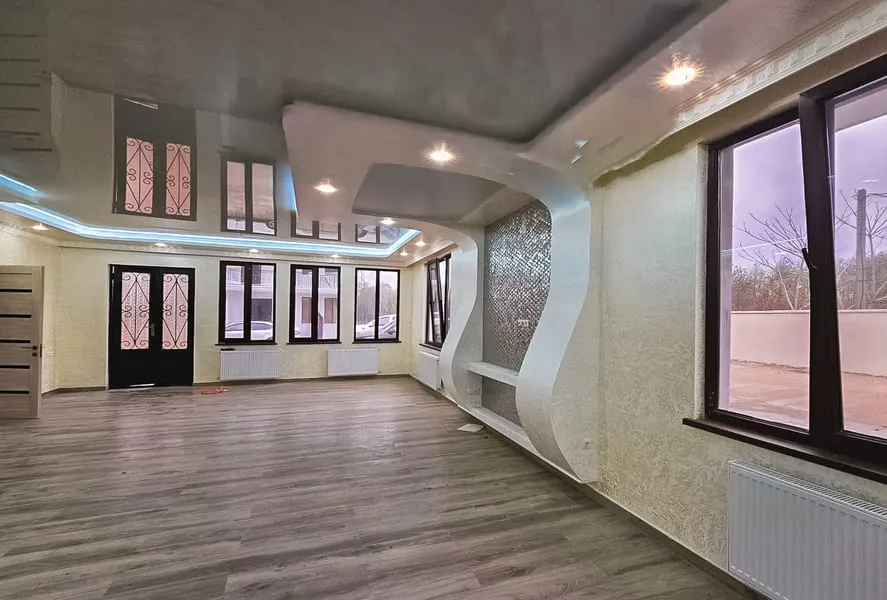 House, 5-room, 240 m²