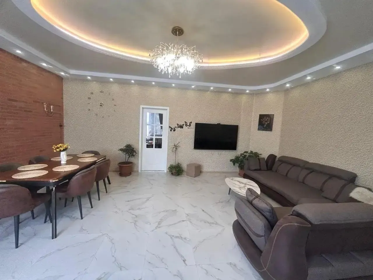 Дом, 5-комн., 280 м²
