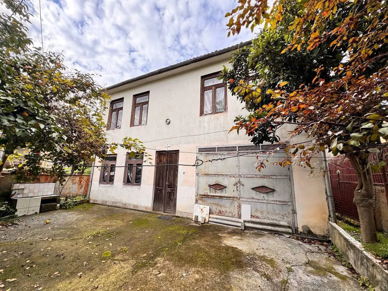 House, 5-room, 210 m²