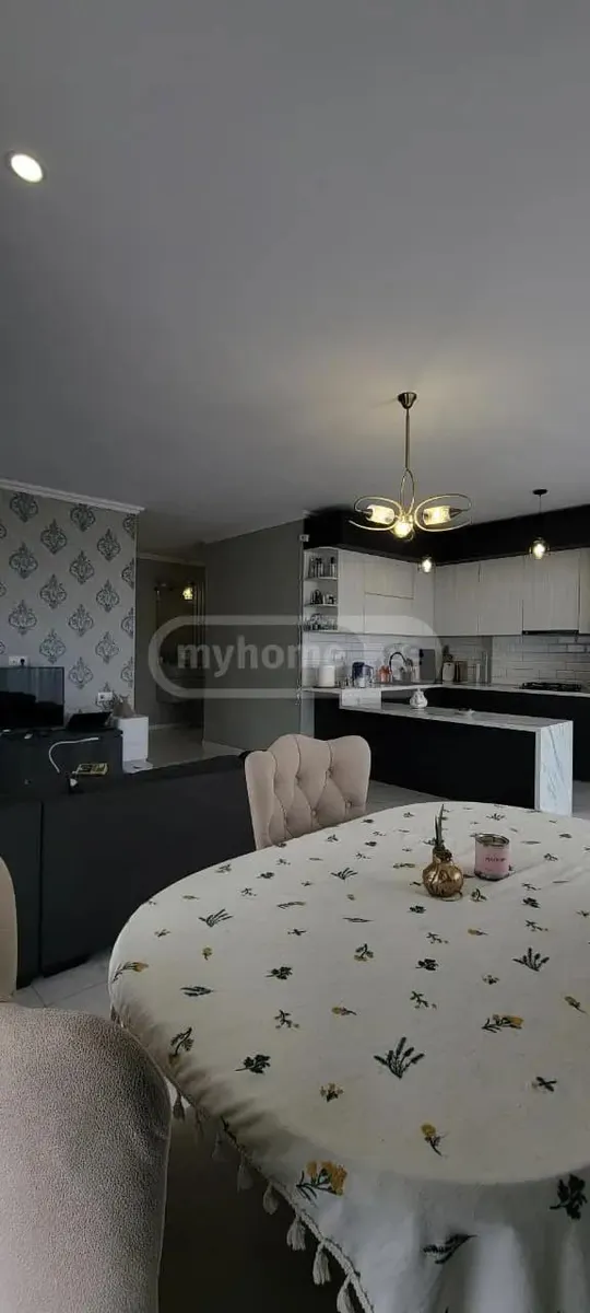 Квартира, 3-комн., 141 м²
