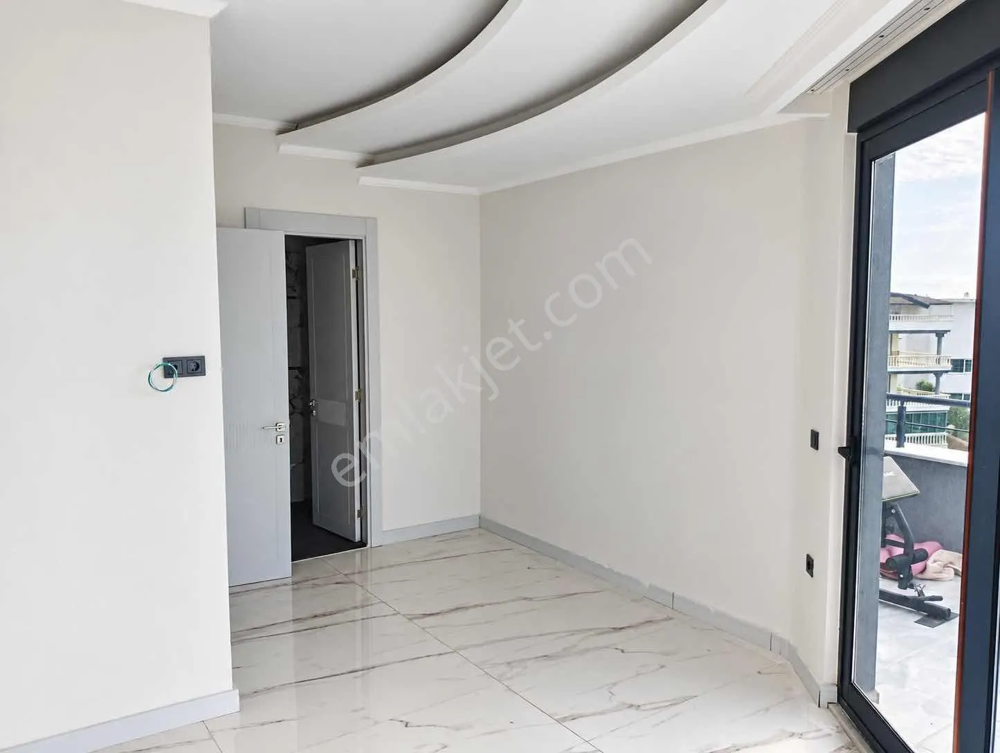 Apartment, 3-room, 130 m²