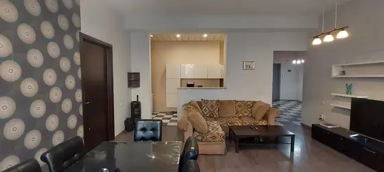 Квартира, 3-комн., 102 м²