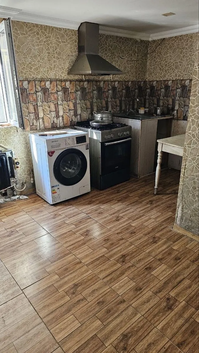 House, 6-room, 250 m²
