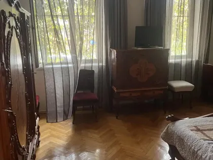 Дом, 10-комн., 310 м²