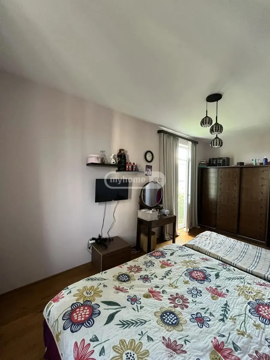 House, 6-room, 262 m²