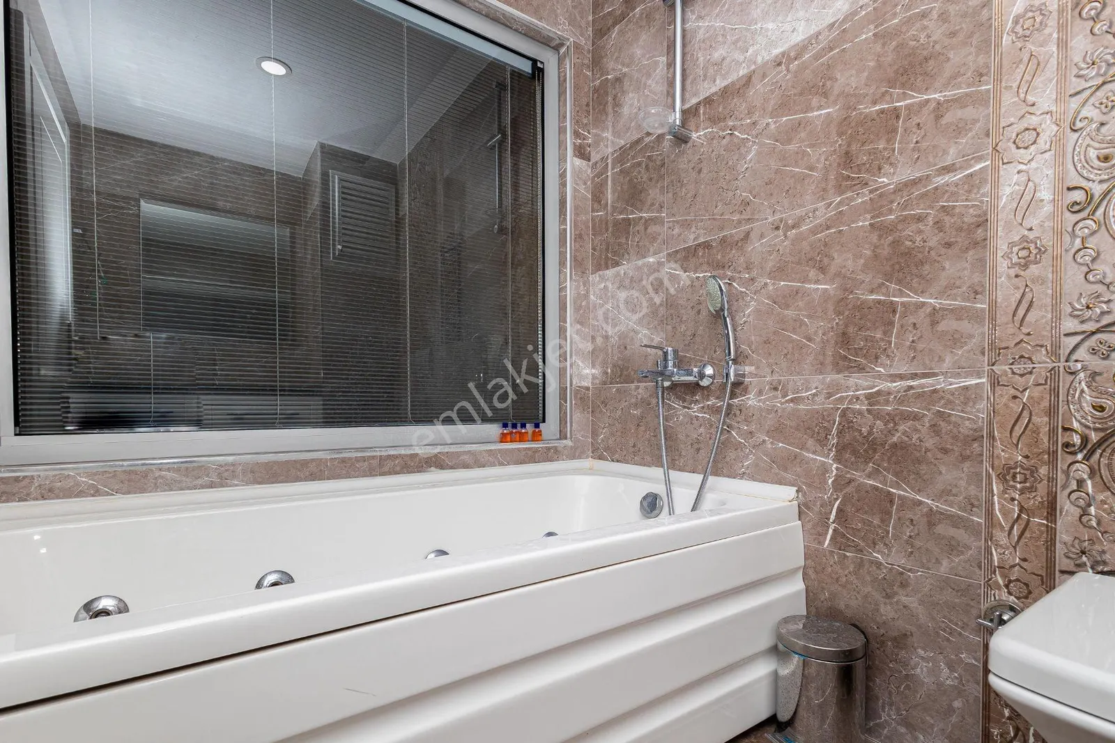 Apartment, 4-room, 160 m²
