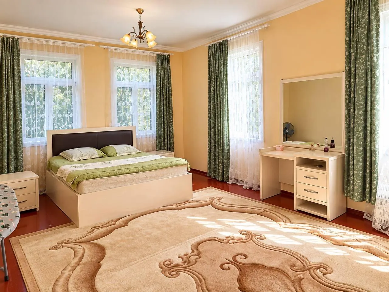 House, 4-room, 425 m²