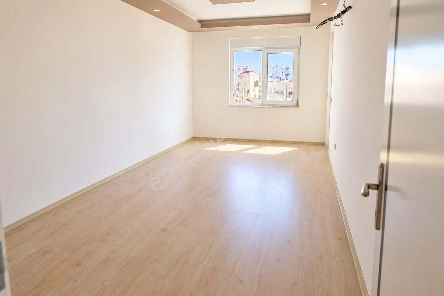 Apartment, 8-room, 290 m²