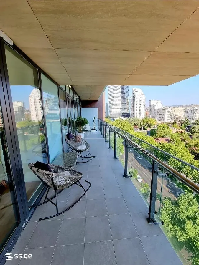 Квартира, 4-комн., 200 м²