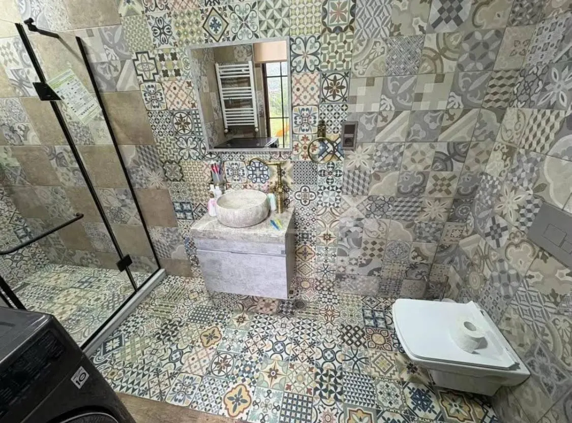 House, 4-room, 180 m²