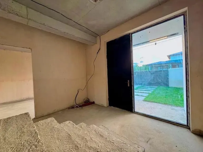 Дом, 5-комн., 250 м²