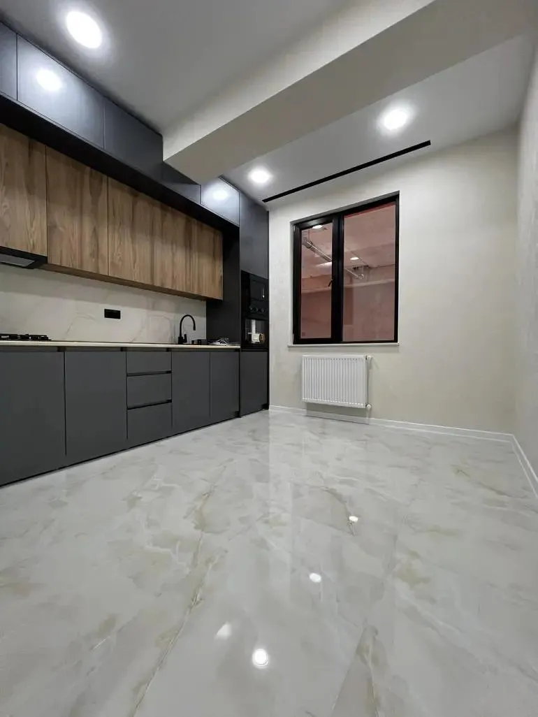 ბინა, 4-ოთახიანი, 71 მ², Christian Steven St, 35