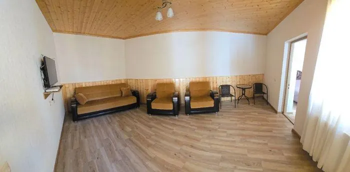House, 4-room, 90 m²
