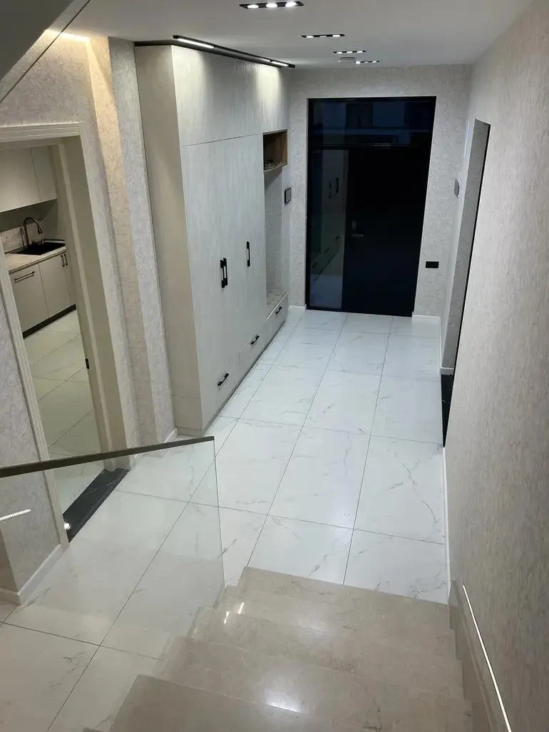 House, 5-room, 380 m²