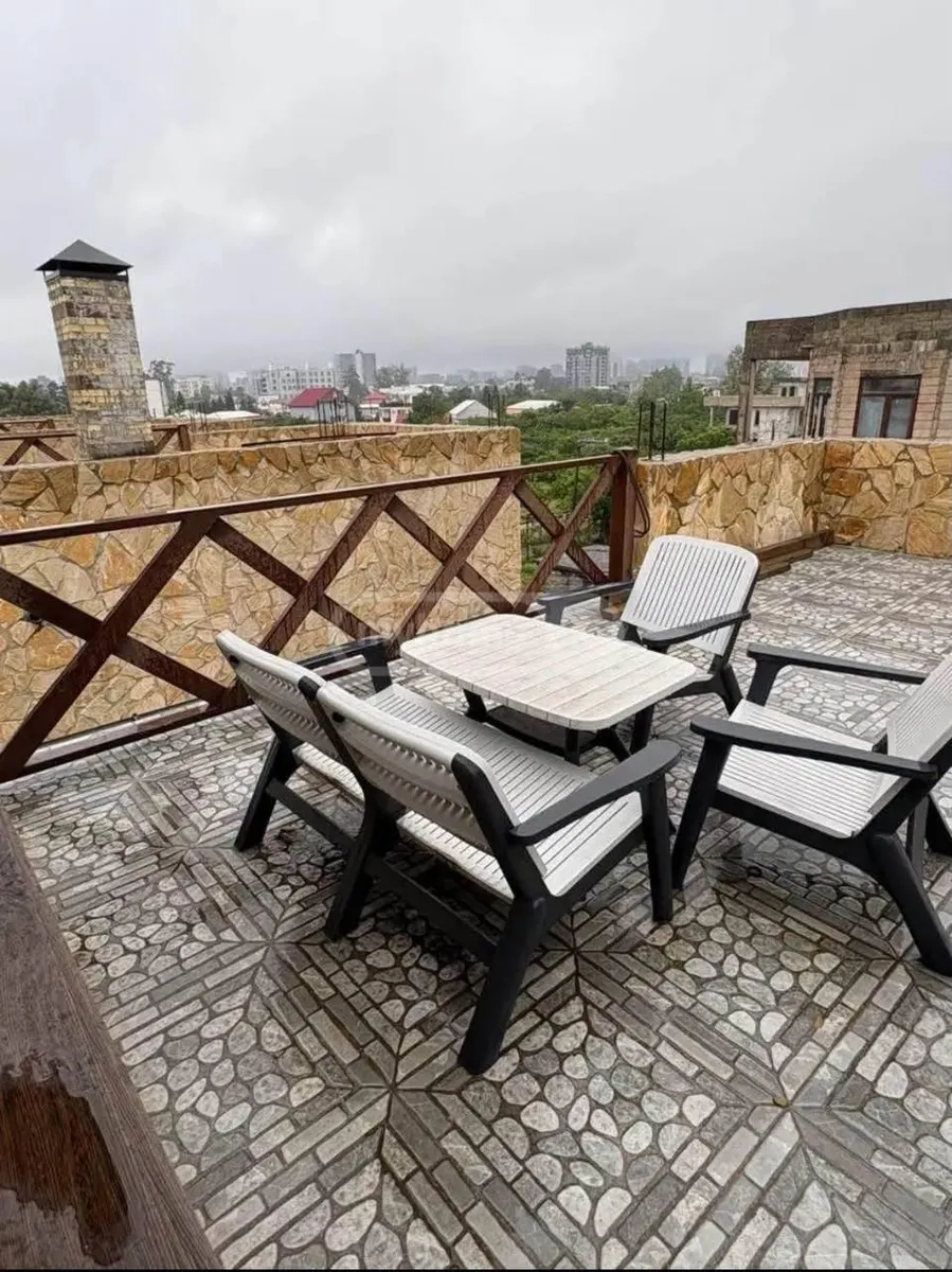 House, 4-room, 180 m²