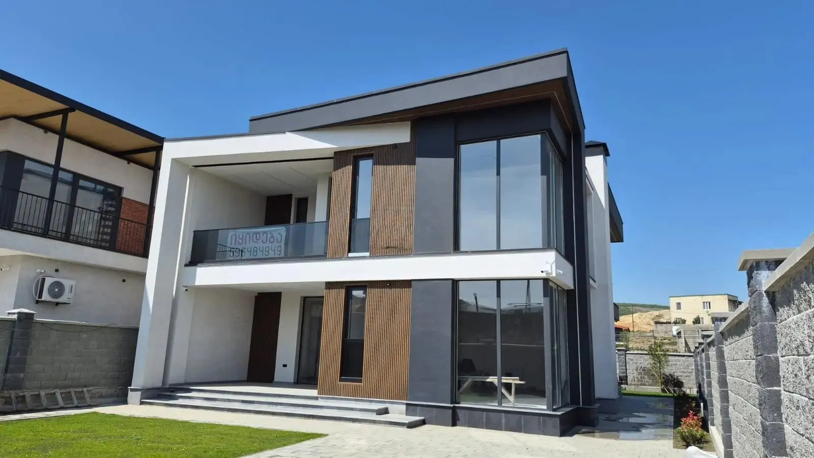 House, 8-room, 328 m²