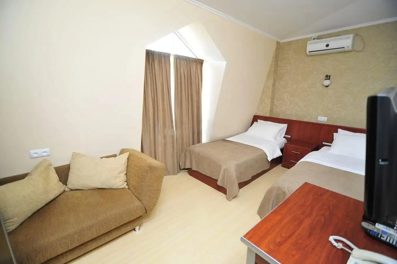 Дом, 10-комн., 600 м²