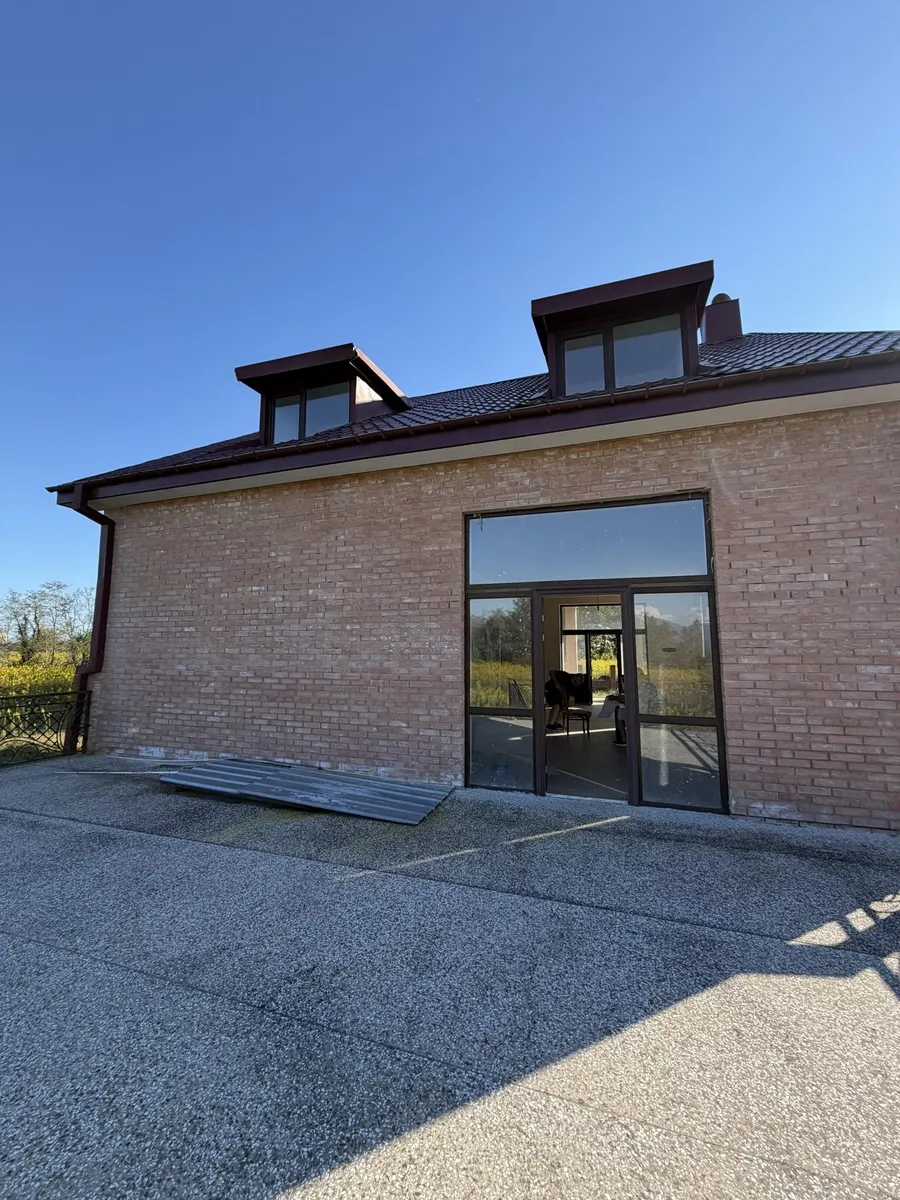 House, 6-room, 372 m²