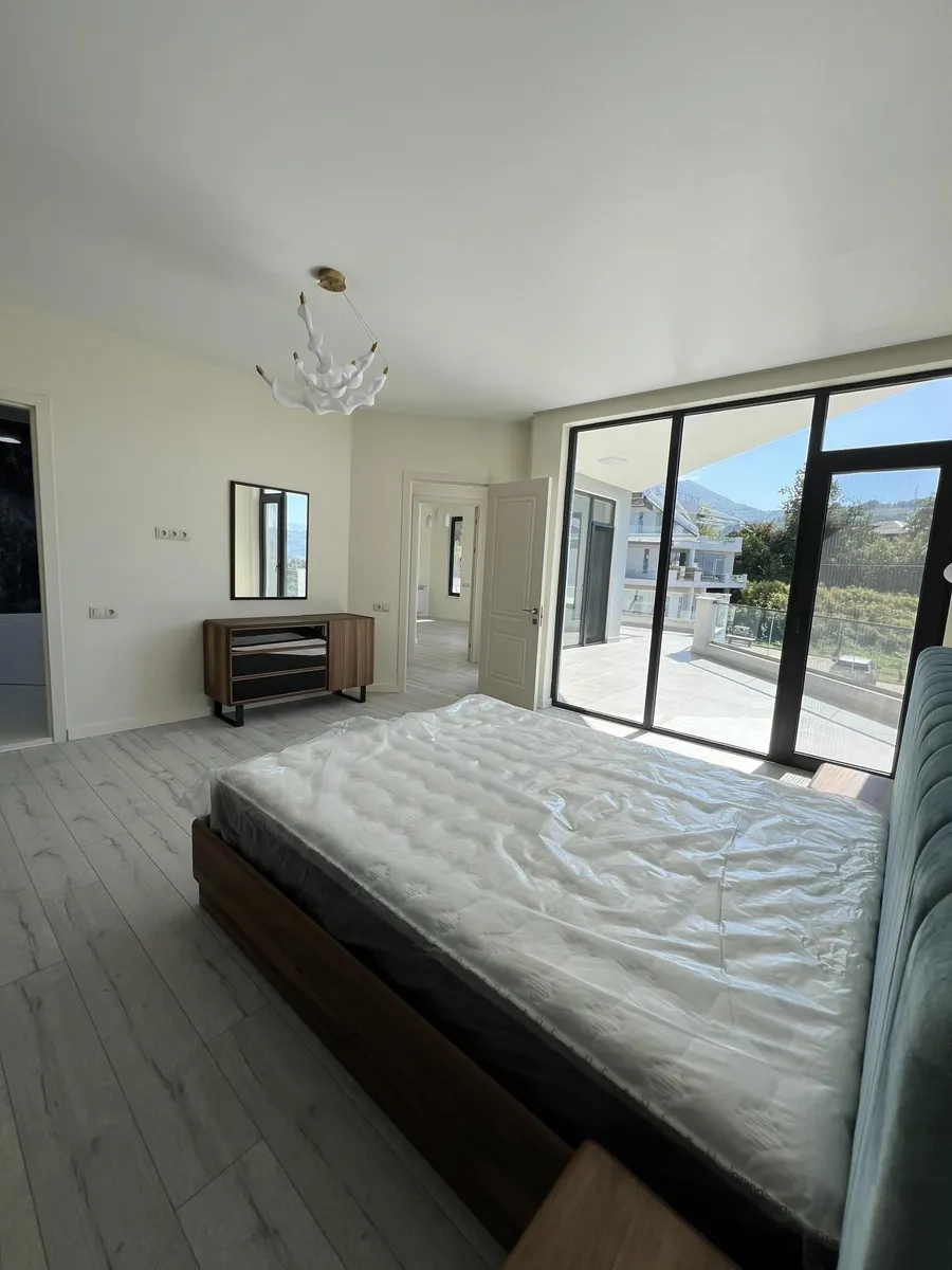 House, 6-room, 417 m²