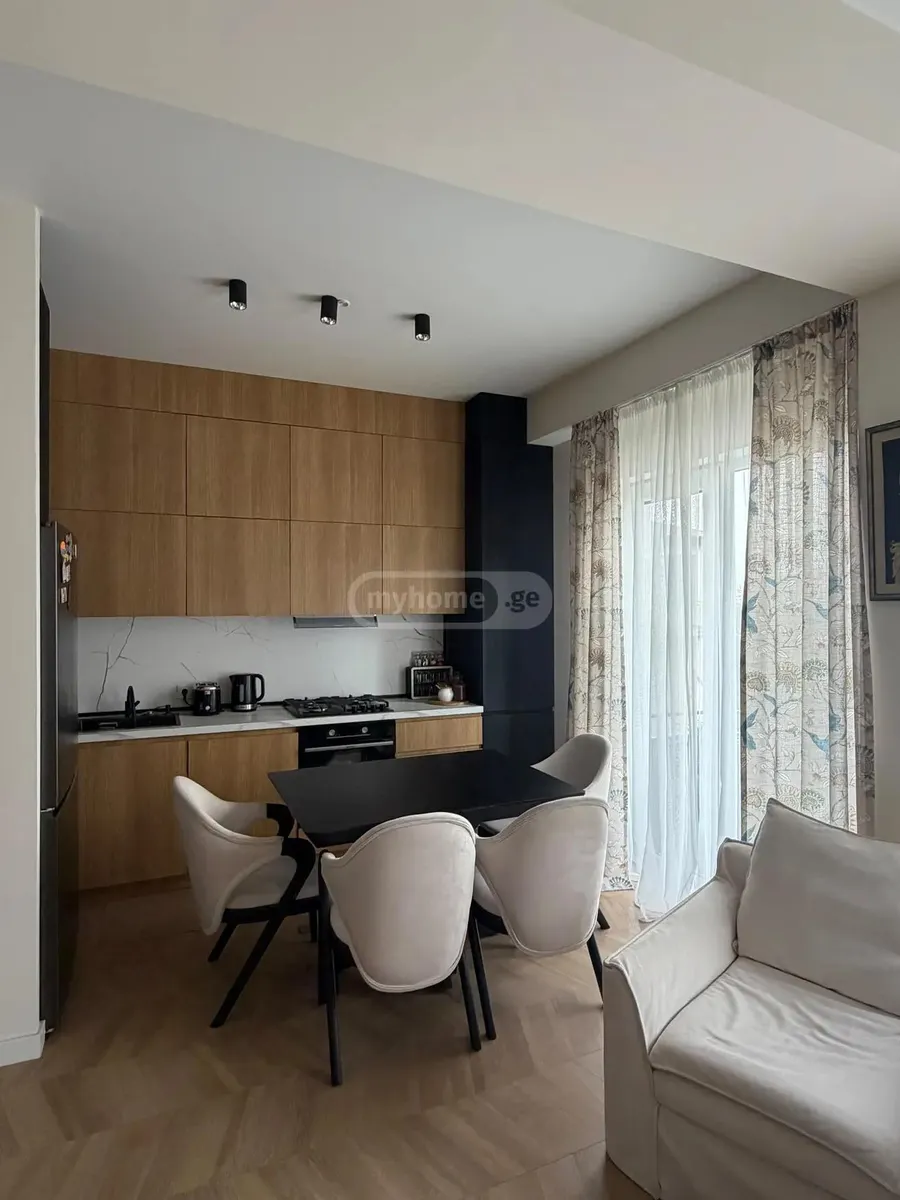 Квартира, 3-комн., 114 м²