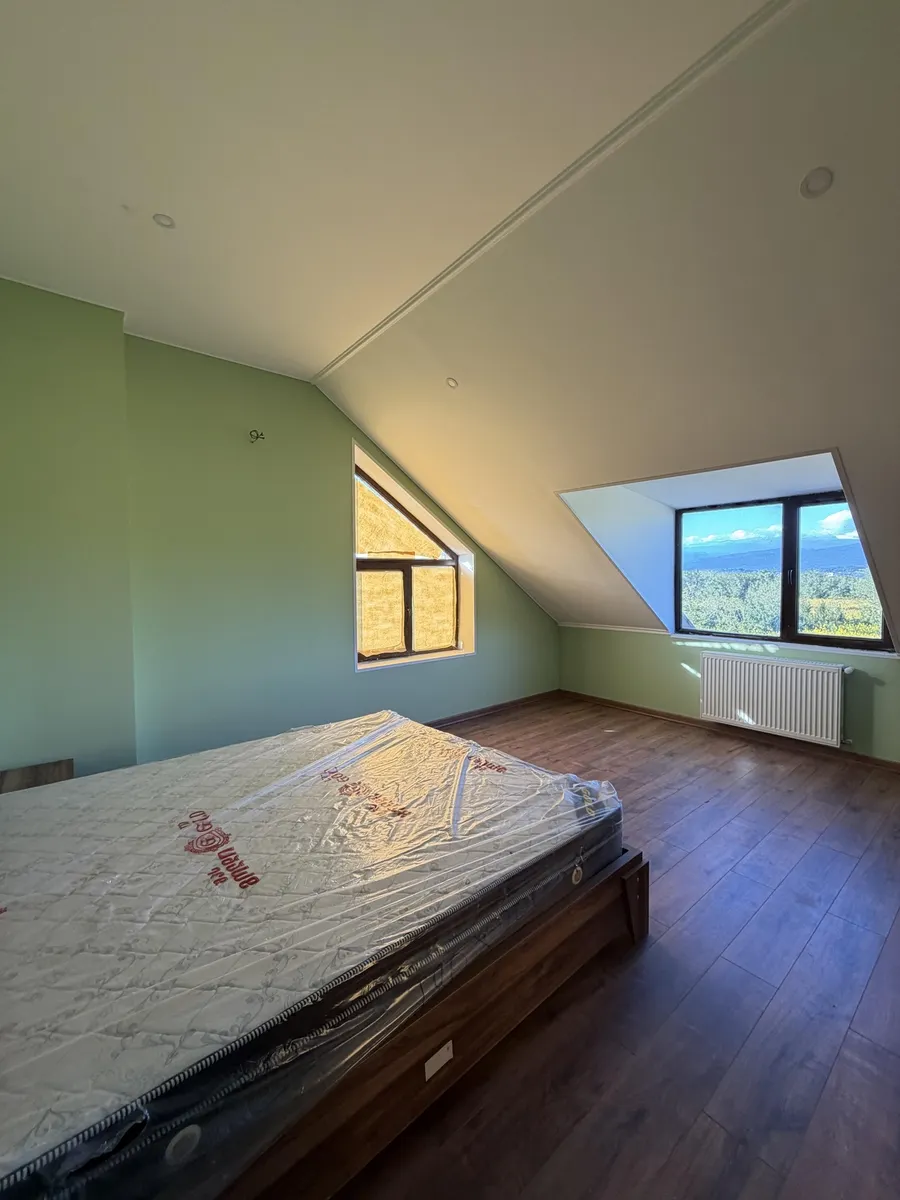 House, 6-room, 372 m²