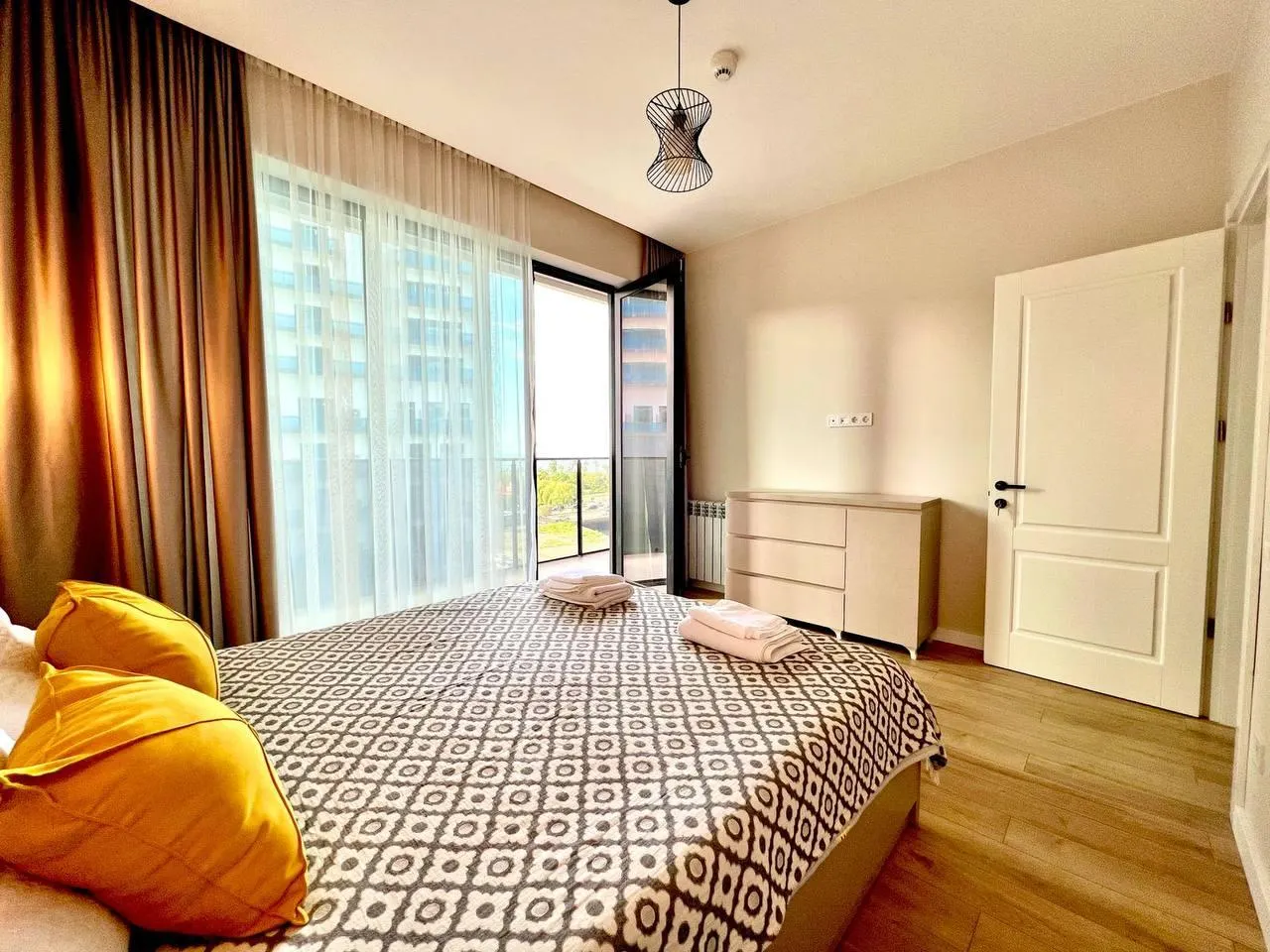 Apartment, 3-room, 78 m², Steps