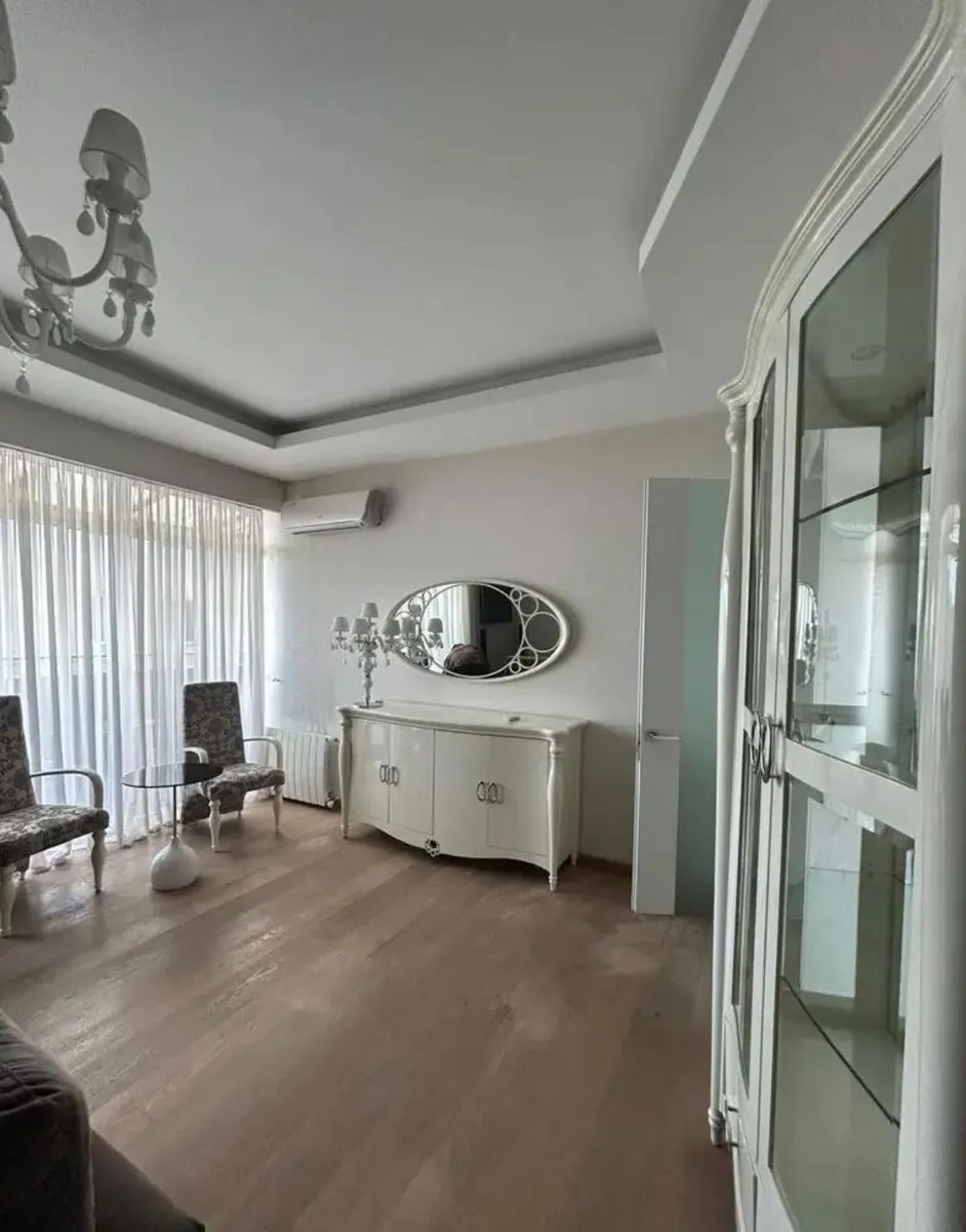 Квартира, 3-комн., 124 м²